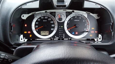 индикаторы комбинации приборов в автомобиле сузуки гранд витара